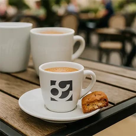 Ensemble de tasses avec soucoupe