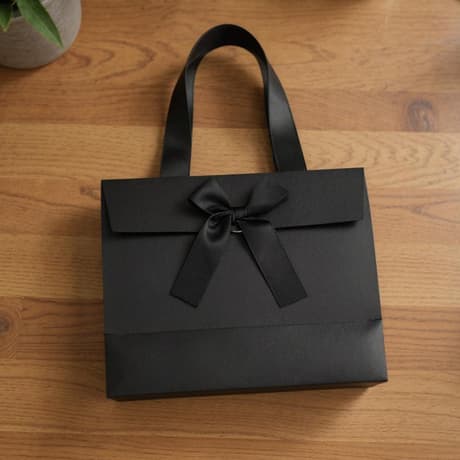 Sacs cadeaux avec ruban en satin