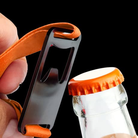 Tours de cou avec mousqueton et décapsuleur