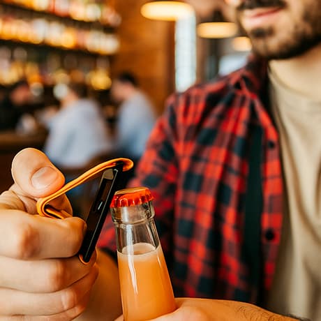 Tours de cou avec mousqueton et décapsuleur