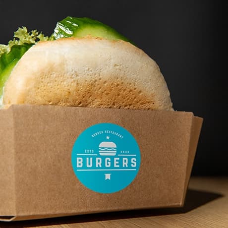 Stickers op rol voor afhaalverpakkingen