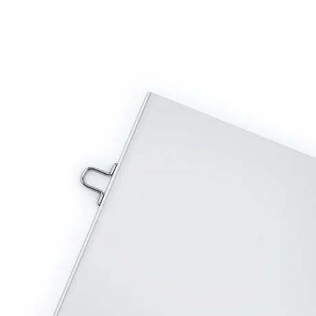 Geniete magazines met oognieten in de rug