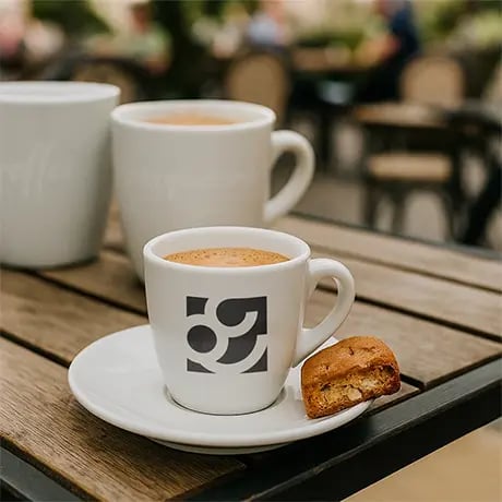 Ensemble de tasses avec soucoupe